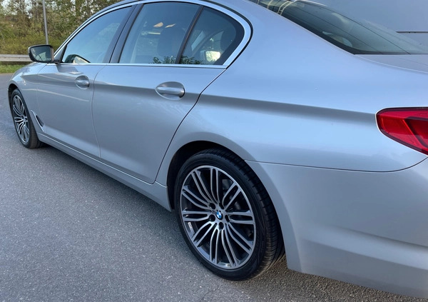 BMW Seria 5 cena 99500 przebieg: 136000, rok produkcji 2017 z Gdańsk małe 211